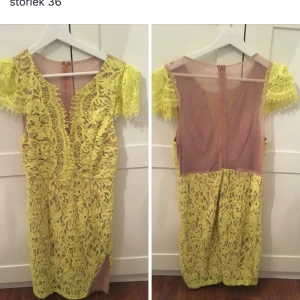  - Klänning som är i mycket bra skick, använts endast en gång. Storlek 12 som motsvarar 38 men passar även storlek 36