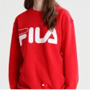  - XS. Bra skick. Tillverkas ej längre. Frakt 50kr. Röd fila sweatshirt. Fin passform