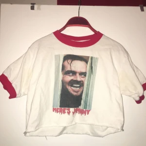  - Croppad T-shirt med The Shining-tryck! 😱