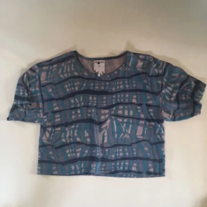  - Tröja från Monki :) Jätte skönt material och bara använd fåtal gånger✨ Köparen står för frakt, har Swish! 