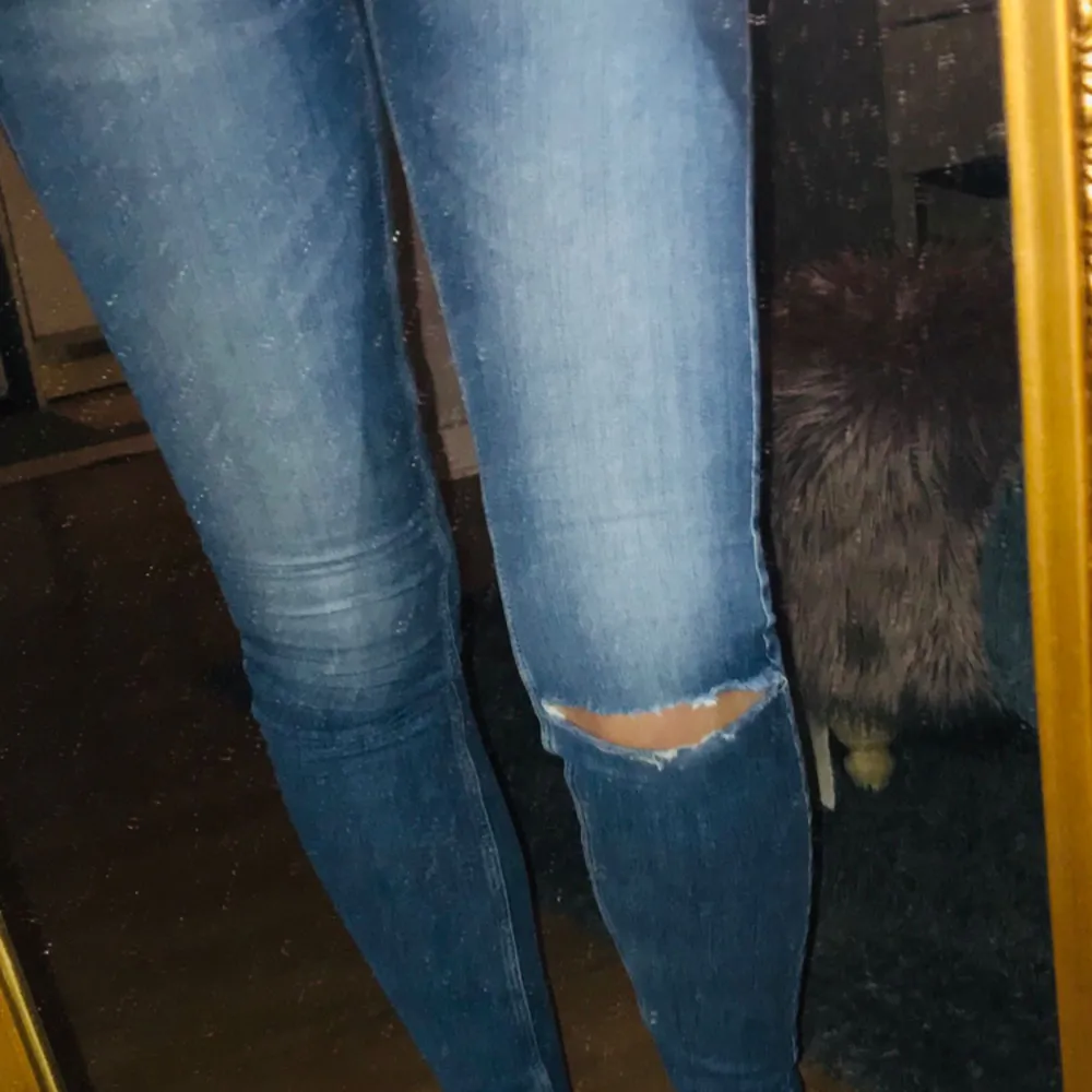 Push-up Pixie jeans med hål på knät. . Jeans & Byxor.