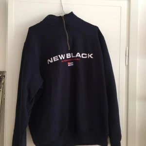  - New black tröja