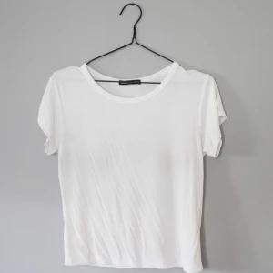  - Ribbed white t shirt från Brandy Melville • Fint skick och supermjukt material 