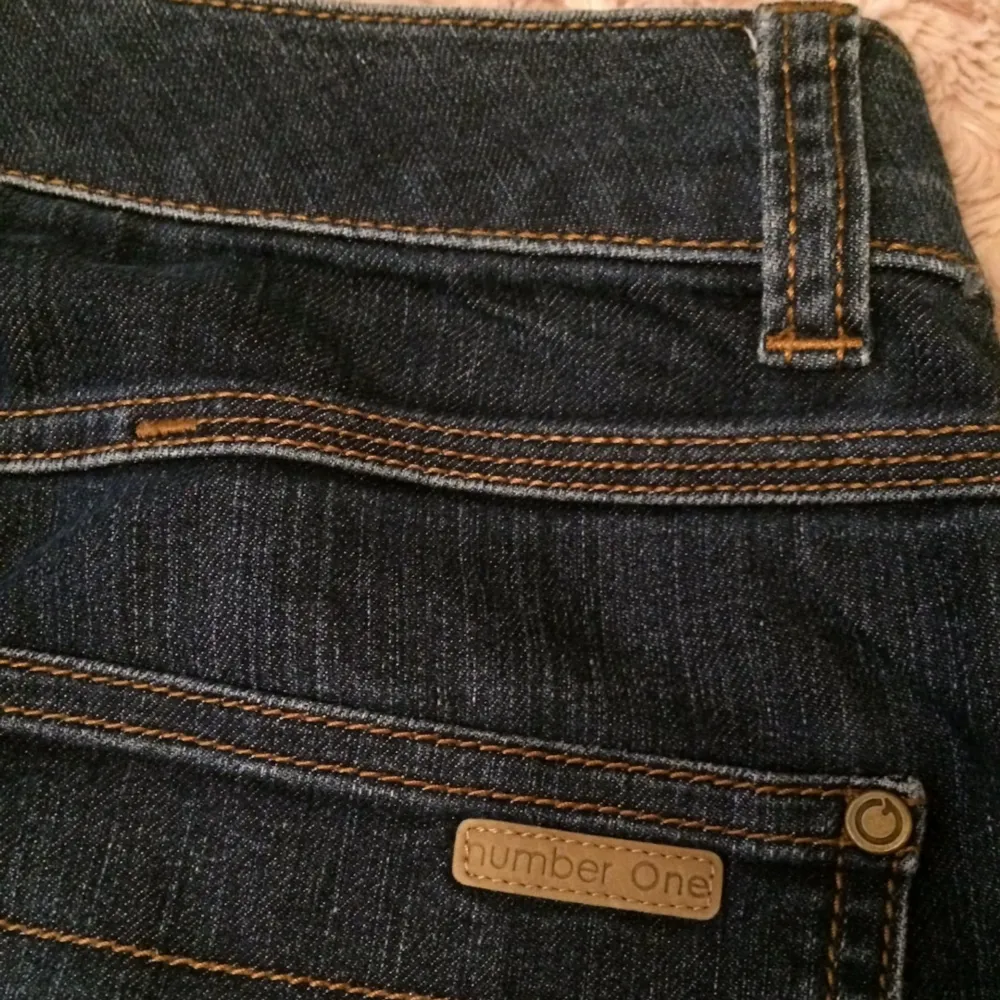 Jeans från Kappahl, märkta 36 men är som 38/40. Jag använder mig av Swish, frakt tillkommer. . Jeans & Byxor.