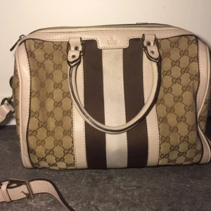  - Handväska. Oanvänd.