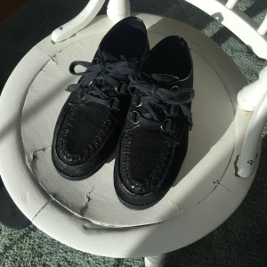  - Creepers-kopior, platån är ca 3cm. Något slitna fram (se sista bilden), annars sparsamt använda. 