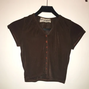  - Liten magtröja ✨ postas eller hämtas i Kärrtorp