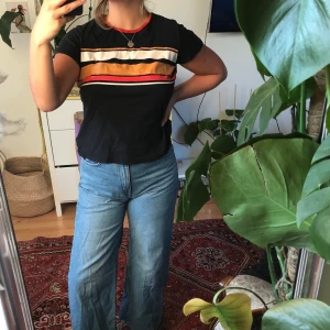 Weekday t-shirt - Snygg t-shirt från weekday men fint randigt tryck - fri frakt🌻