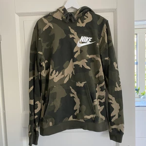 Snygg Nike Hoodie  - Snygg Nike Hoodie i bra skick! + kontakta för fler frågor:)