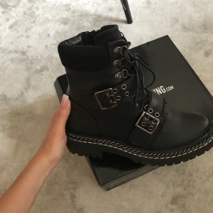 Boots  - Helt oanvända, mycket bra kvalitet 