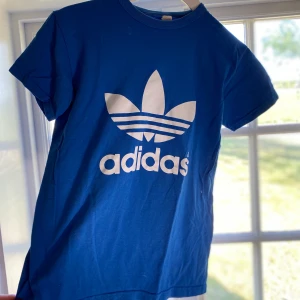 Adidas tshirt - Adidas frakt ingår i priset 