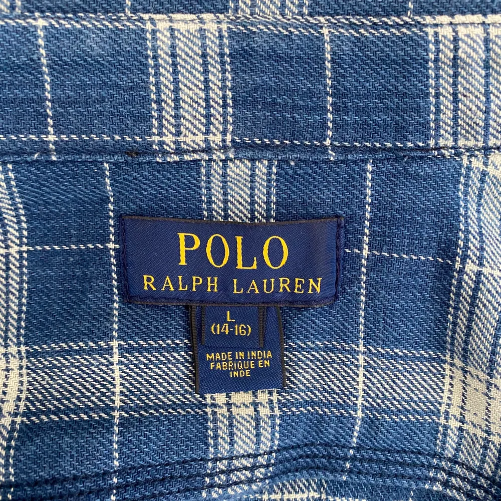 Polo Ralph Lauren skjorta väldigt bra skicka, använd få gånger. Storlek, barn 14-16. Skjortor.