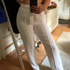 Vita kostymbyxor  - Jättefina kostymbyxor! 150+frakt. Dm för fler bilder🥰