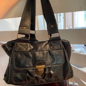 Skinn väska  - Supersöt väska, den som budar högst får den, startbud: 90kr💖💖💖