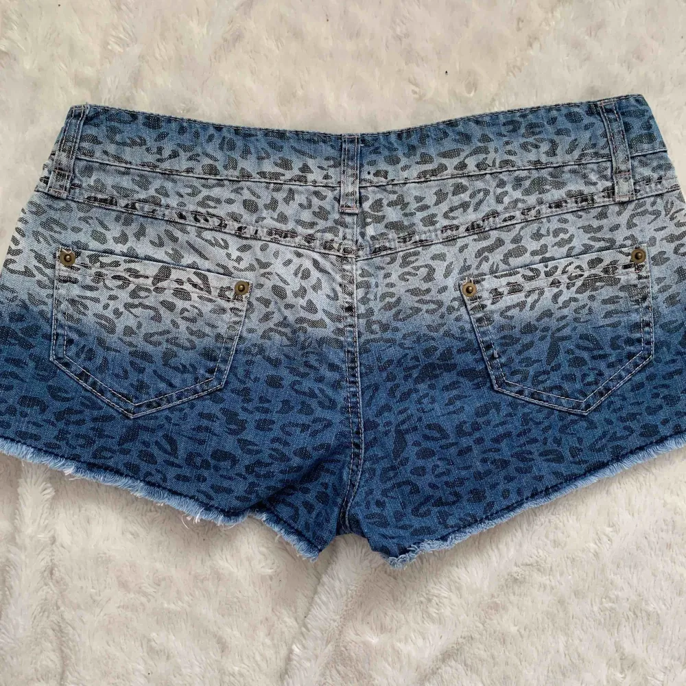 Calzedonia shorts lappen är avklippt , st.40. Shorts.