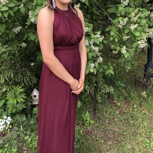 Maxiklänning - Från bubbleroom, använd en gång vid bal. Fint skick 🌺