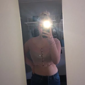 Rosa topp  - Säljer denna pga den är förliten 