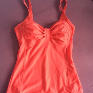  - Oanvänd baddräkt!