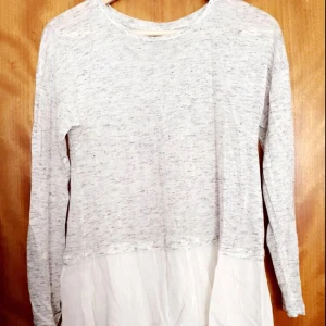  - Söt tröja köpt på New Yorker men som aldrig kommit till använding. Fler bilder skickas gärna:) frakten tillkommer