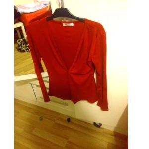  - En riktigt fin body som tyvärr inte kommer till användning. 
Aldrig använt pga för stor för mig, passar dig som har storlek M. 