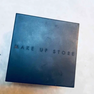  - Lös Puder från makeupstore, inte använt alls mycke.  Bud som accepteras av mig!  