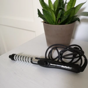  - Locktång från Babyliss. Säljs pga använder den aldrig. 