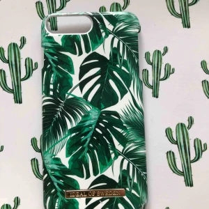  - Idel of sweden skal gått sönder lite på kanten men funkar utmärkt(bild ovanför) Men bytt telefon så kan ej ha det längre :(  