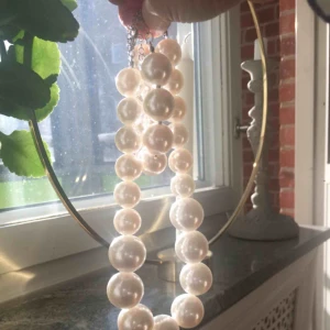  - Vita pärlhalsband och -armband 🎀 som nya, knappt använda! 100 kr för båda två 🎀