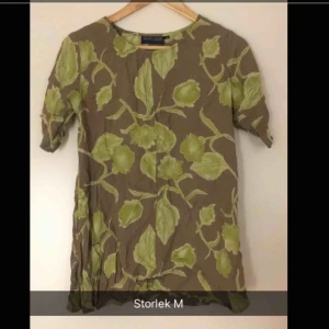  - Blus/tunika i fint skick. Storlek M Frakt tillkommer