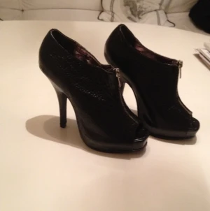 Skor från TIAMO (använda 1 gång)  - Skor från TIAMO (använda 1 gång) 