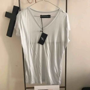  - Passa gärna på att kika in mina andra annonser. Säljer massa fint och samfraktar självklart. Plaggen är i fint skick om inget annat anges 