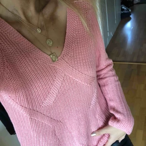  - Mysig rosa skönt stickad tröja, aldrig använd. Perfekt skick!