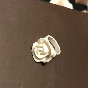  - kan mötas upp vid t-centralen eller Odenplan. Kan skicka via post, 10kr på frakt