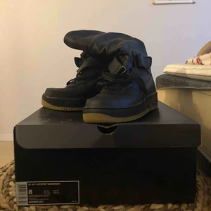  - Wmns Air Force 1 upstep warrior Använda endast en gång!  Condition 9,9/10 storlek 39 