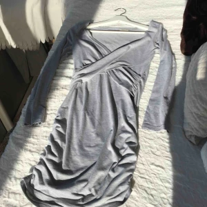  - Jättefin klänning som passar både till vardag och fest