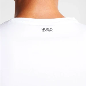 Hugo boss & Adidas T-shirt Large  - Oanvänd Hugo boss t-shirt. Storlek L. Adidas precis som ny i skick Storlek L. Hämtas i Borås kan även skickas mot frakt kostnad 63kr 