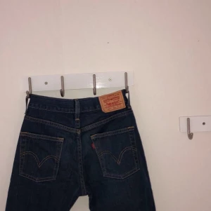 Levis jeans - Snygga Levis jeans. Aldrig använt. Boot cut (Köpare står för frakt) Ni kan bjuda över i kommentarerna om många är intresserade