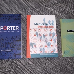 Journalistik böcker - Jag säljer mina tre böcker som är helt nya och oanvända. Köptes 4 september 2019.  PRIS 450 kr (ordinarie pris 639) på Akademibokhandeln 1. Reporter en grundbok i journalistik - Björn Häger  PRIS 400 kr (ordinarie pris 629) på Akademibokhandeln 2. Medierna och demokratin - Lars Nord & Jesper Strömbäck  PRIS 330 kr (ordinarie pris 499) på Akademibokhandeln  3. Källkritik - Torsten Thurén  Paketpris 900 kr