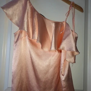 Gina Tricot Linne - Oanvänd.