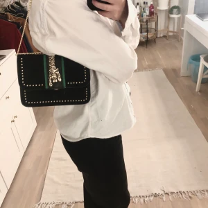 Väska - Väska köpt från Nelly nästintill oanvänd. Frakt kostar 55kr 