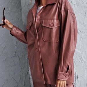 Jacka strl M/S - Säljer denna unika jackan, endast använd två gånger men inte riktigt min stil tyvärr! 150kr + 63kr spårbar frakt är det som gäller ❤️✨