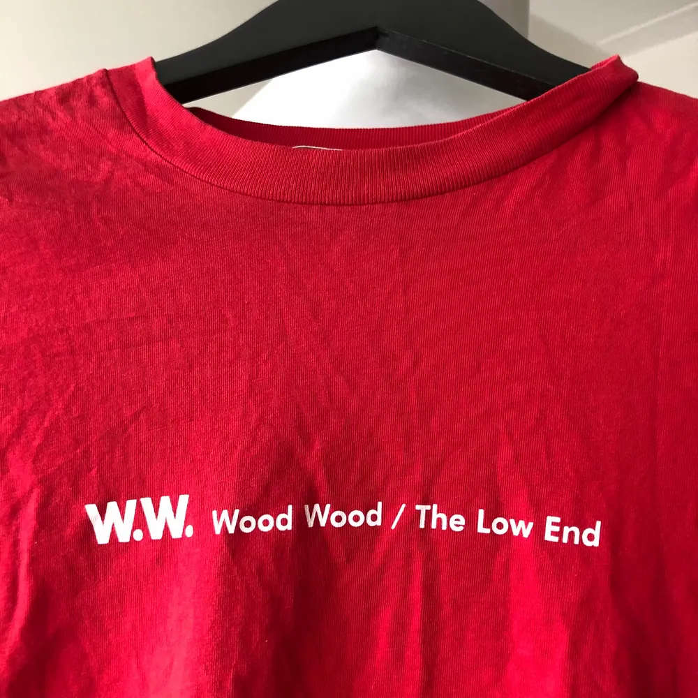 T-shirt från Wood Wood, nästan oanvänd . T-shirts.