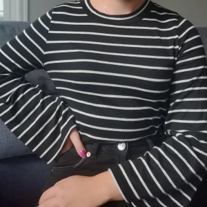 Gina tricot storlek S - Randig långärmad med vida ärmar, super fin och mjukt material:) +frakt