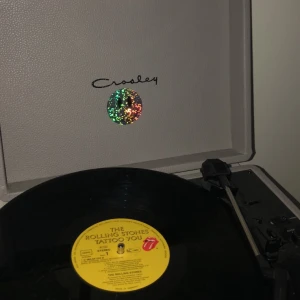 Vinylskiva🙌🏼🙌🏼 - Säljer min Billie Ellish vinyl, hennes album ”dont smile at me” så fin som prydnad eller om man har en vinylspelare