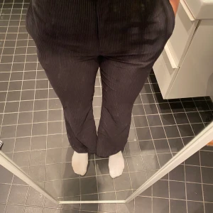 Byxor  - Manchester byxor ifrån zara i storlek s. Säljs för 200kr