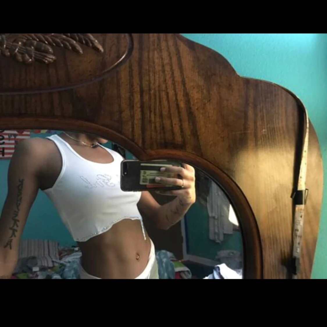 Söt vit topp med rhinestones  - 90