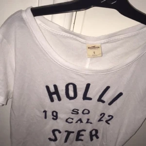  - Äkta Hollister tröja.