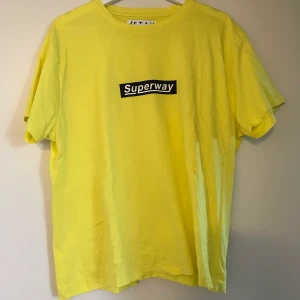 T-shirt  - Ball T-shirt från carlings, endast använd vid ett tillfälle. Stolek M, lite oversized skulle jag säga. Passar S-L beroende på hur man vill att den ska sitta 