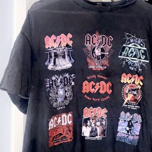 ACDC t shirt - En acdc t shirt som sitter super snyggt och är ball! Bud just nu:270 budgivningen slutar på måndag!
