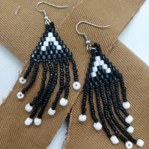 Handgjorda svartvita örhängen - Handgjorda svartvita örhängen 🖤🤍